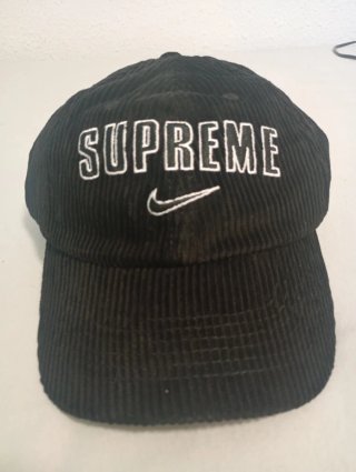 Gorra Supreme Negra Corduroy