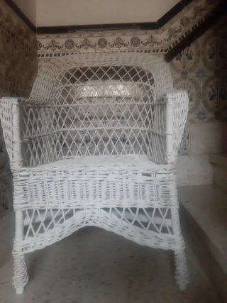 Sillón de mimbre blanco