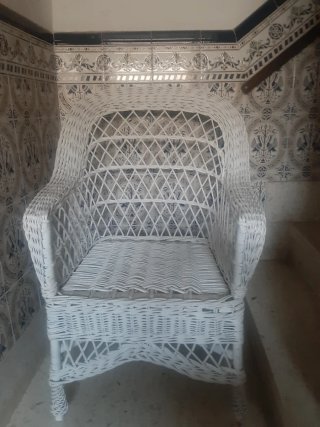 Sillón de mimbre blanco