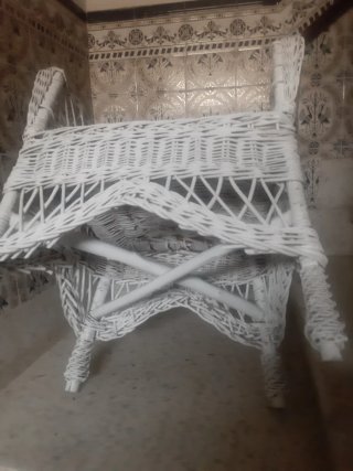 Sillón de mimbre blanco