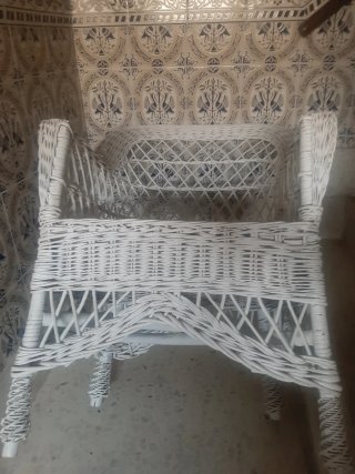 Sillón de mimbre blanco