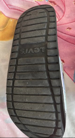 Ciabatte Levi's argentate e nere