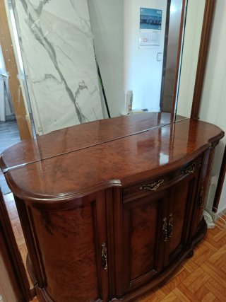 Recibidor de madera con espejo