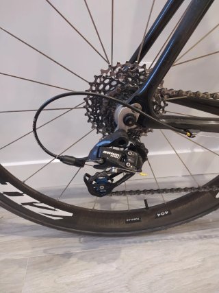 Bicicleta de carretera Focus Cayó full carbon