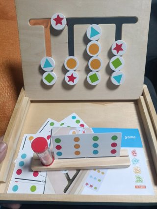Juego de mesa Four-color game