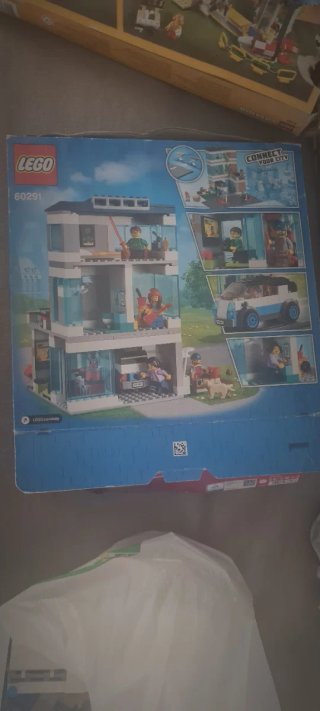 Organizador Lego con piezas, hay más de 8 cajas