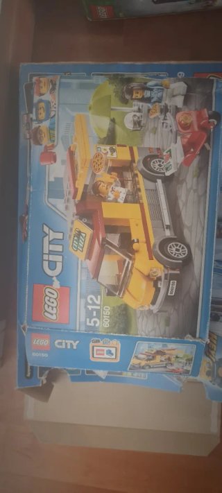 Organizador Lego con piezas, hay más de 8 cajas