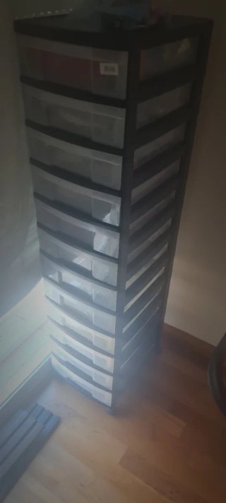 Organizador Lego con piezas, hay más de 8 cajas