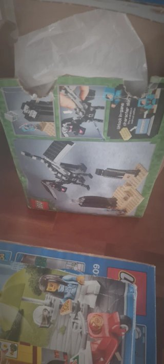 Organizador Lego con piezas, hay más de 8 cajas