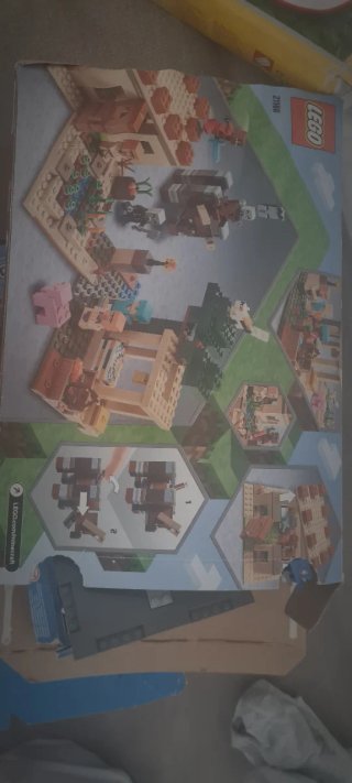 Organizador Lego con piezas, hay más de 8 cajas
