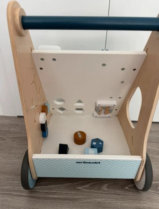 Caminador de madera para bebés