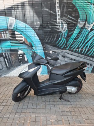Honda Dylan Negra Restaurada