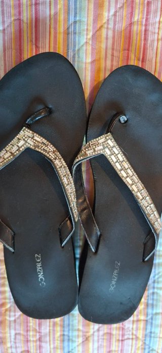 Chanclas GONZALEZ mujer negras y plateadas