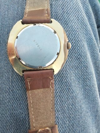 Reloj LIP de pulsera dorado