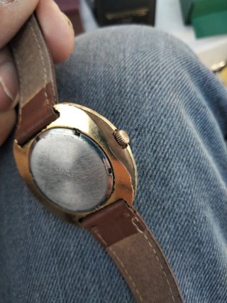 Reloj LIP de pulsera dorado