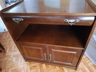 Recibidor de madera con ruedas