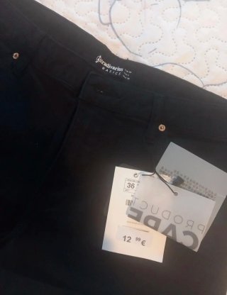 Pantalón corto Stradivarius negro talla S/36