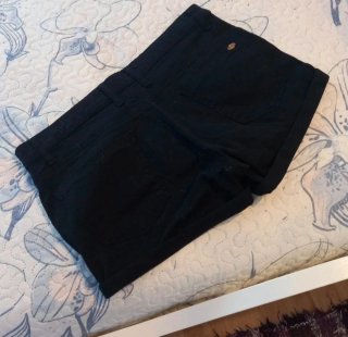 Pantalón corto Stradivarius negro talla S/36