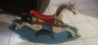 Cavallino a dondolo in legno