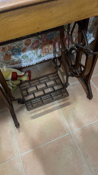 Máquina de coser Alfa Royale con mueble