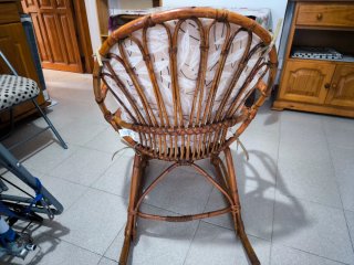 Sillón Mecedora Mimbre con Cojines