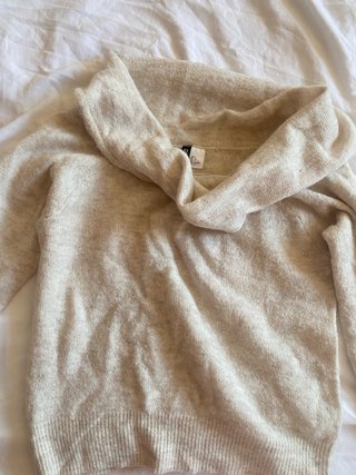 Blusa H&M hombros descubiertos Talla S Beige