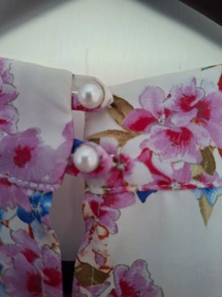 Blusa Benetton floral talla 38