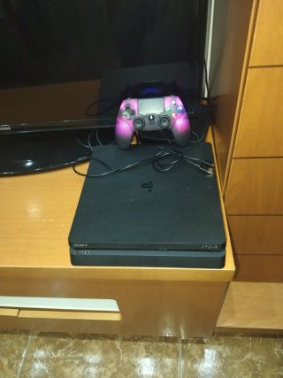 PS4 (PlayStation 4) Negra + Mando Multicolor