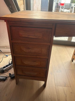 Scrivania in legno vintage con cassetti da restaurare