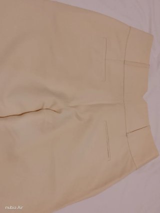 Elegante Pantalón de pinzas lana fría color crema