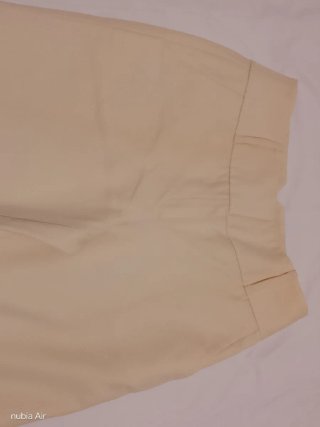 Elegante Pantalón de pinzas lana fría color crema