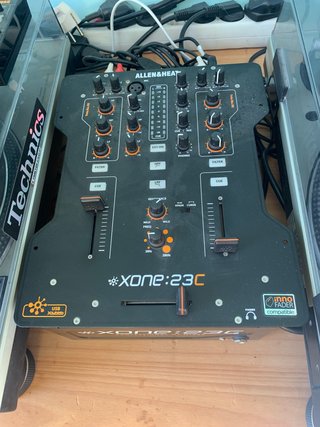 Allen & Heath Xone:23C con cables timecode