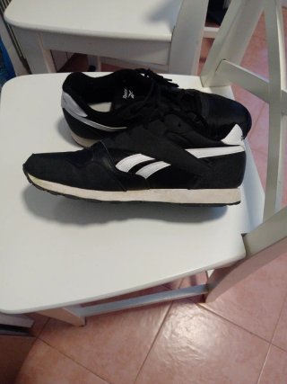 Zapatillas Reebok Negras y Blancas
