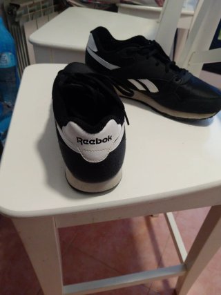 Zapatillas Reebok Negras y Blancas