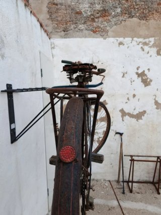 Bicicleta antigua freno varillas. Cubierta ,, 700.