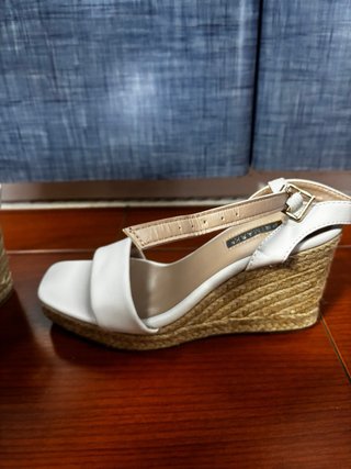 Sandalias cuña blancas Primark
