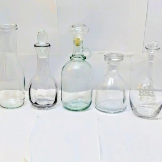 Set di 5 bottiglie di vetro antiche
