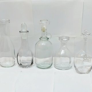 Set di 5 bottiglie di vetro antiche