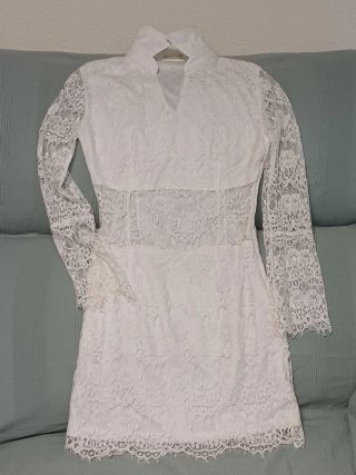 Vestido corto y accesorios