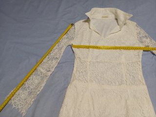 Vestido corto y accesorios