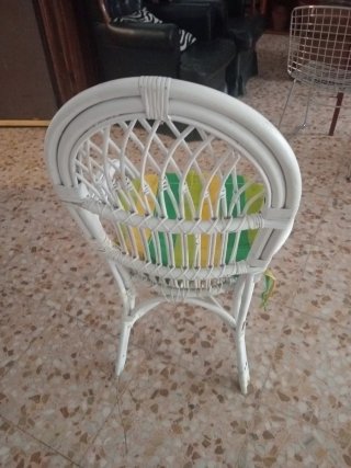 Butaca de mimbre con cojín