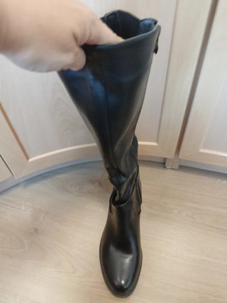 Botas altas negras con cremallera