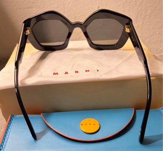 Gafas de sol Marni Monumental Gate Negras