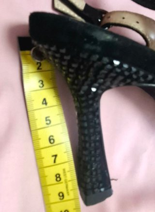 Zapato salón destalonado pedrería negro