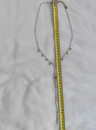 Collar largo dorado con brillantes Zara