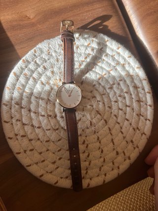 Reloj Daniel Wellington Marrón y Blanco muy bueno