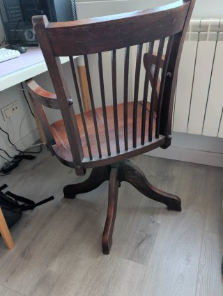 Silla antigua de roble para escritorio