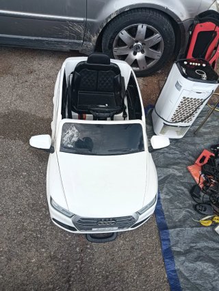 Coche eléctrico infantil blanco