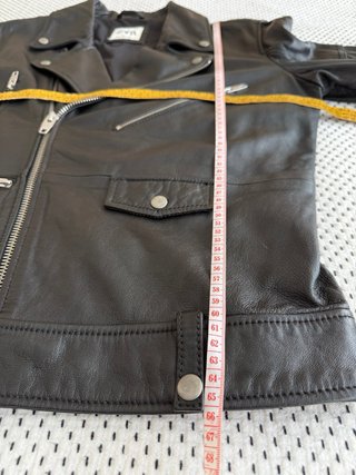 Cazadora de cuero Zara Negra