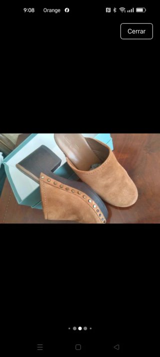 Zuecos de piel beige y marrón